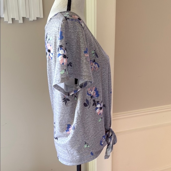 SO Short Sleeve Floral Gray Button Accent Tie WaistTop XL - Picture 3 of 8